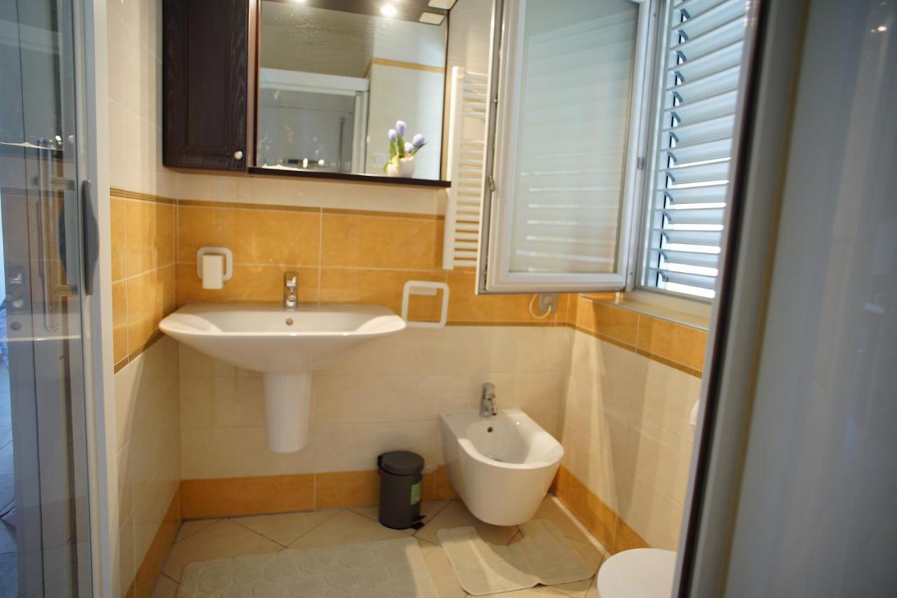 Appartamento Centrale Con Wifi E Posteggio Privato Gratis! Lugano Exterior photo